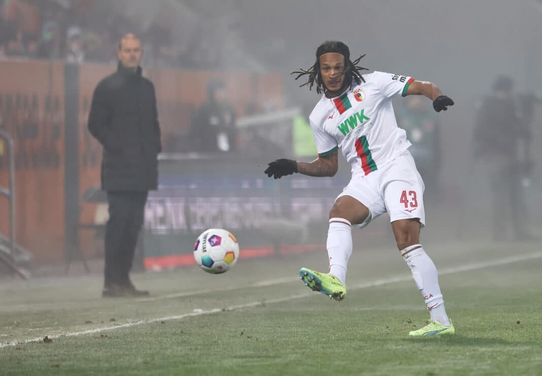 Kevin Mbabu hat sich wegen der Chance auf Spielpraxis für den FCA entschieden. Auf der rechten Abwehrseite steht er im Konkurrenzkampf mit Robert Gumny.