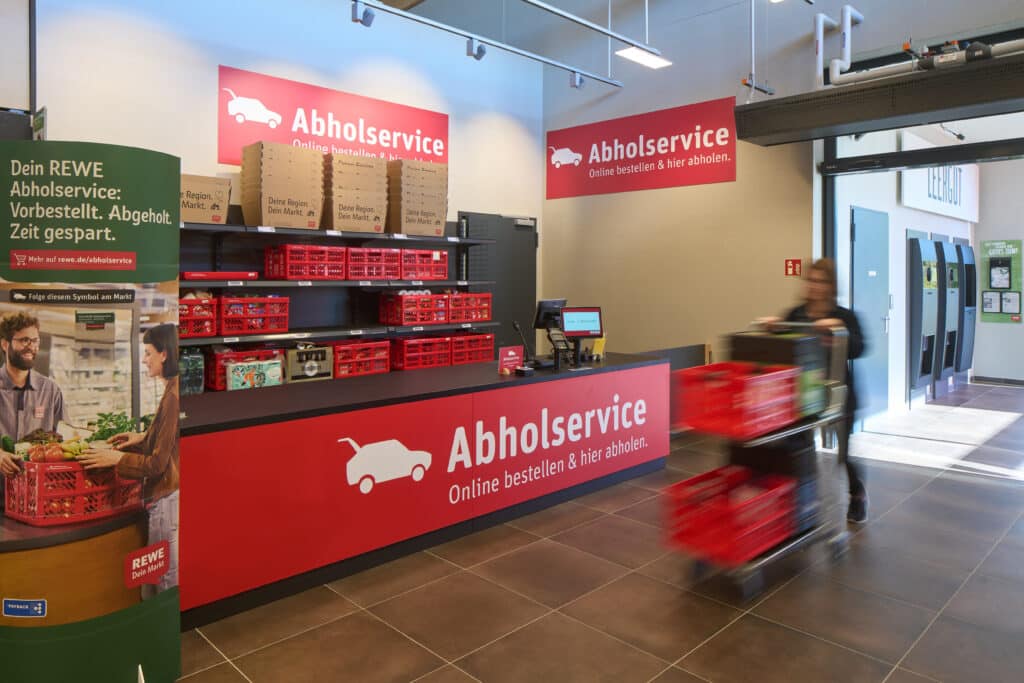 Eine Neuerung  ab dem 7. März  ist auch der REWE-Abholservice. Das heißt: online bestellen und im Markt abholen. 