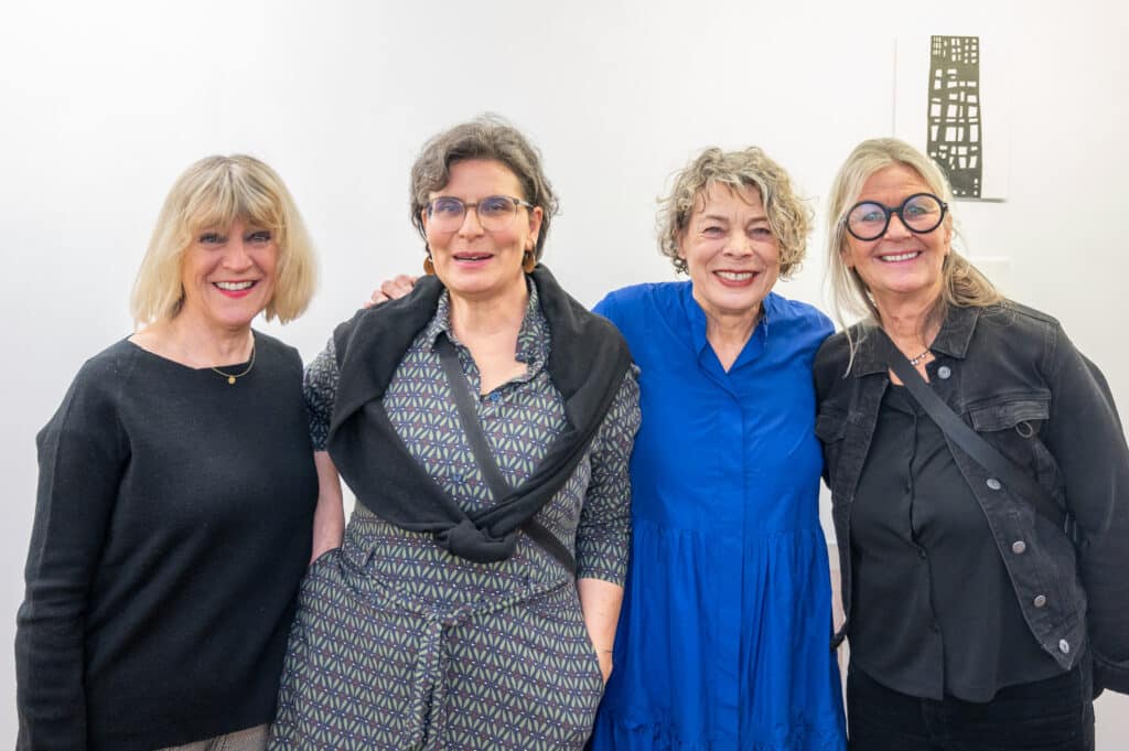 V. li.: Christine Reiter, Bettina Paschke, Petra Steeger, Nina Zeilhofer bei der Ausstellung von "Die Ecke".
