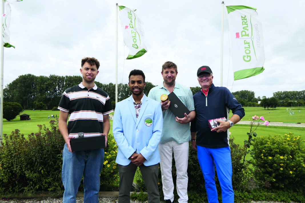 Die Besten des diesjährigen Abschlussturniers. Von links: Der Drittplatzierte Benjamin Nukovic, Sieger und UfO-Trophy-Träger Jonas Macht, der Zweitplatzierte Dr. Nikolaus Seitz und Bruttosieger Dr. Carl Martin Preuß.