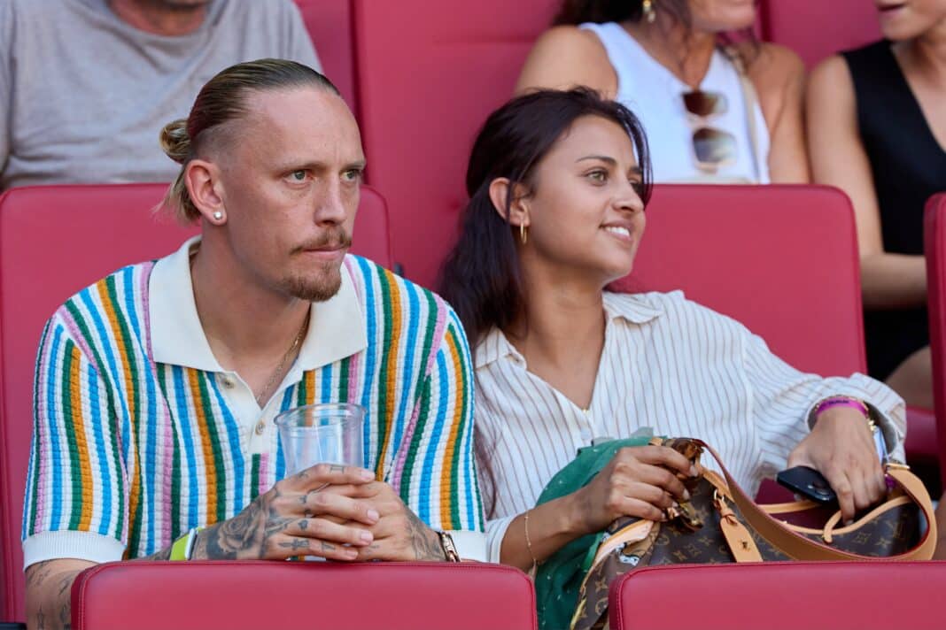 Marius Wolf verfolgte das Spiel seiner neuen Mannschaft gegen Marseille noch von der Tribüne aus mit seiner Freundin Joana. Foto: kolbert-press