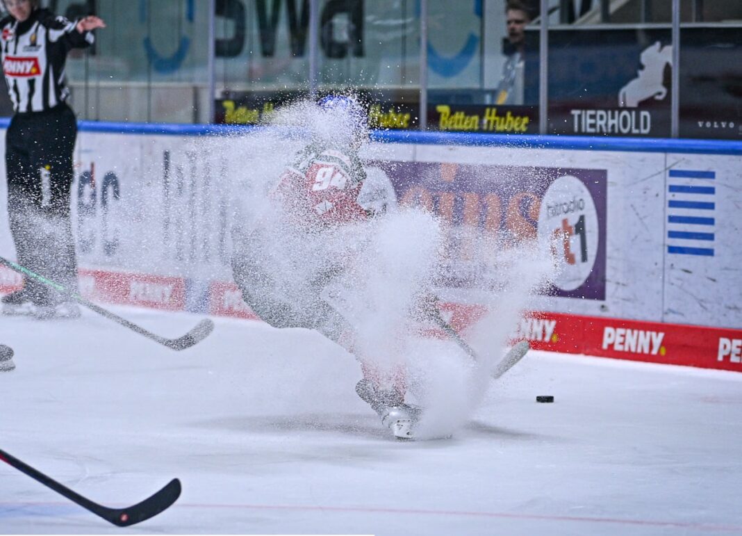 Die Augsburger Panther um Anrei Hakulinen kämpften gegen Düsseldorf gegen den Abstieg. Foto: Sport in Augsburg